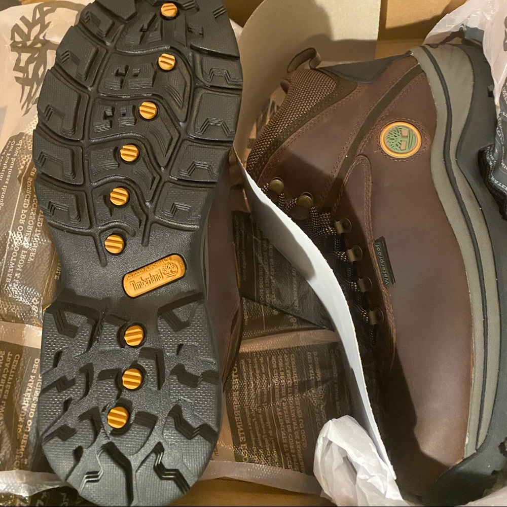 Mens TIMBERLAND Mid Hiker Boots. Brown. Size 9 MENS US. NEVER WORN